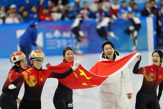 《恋与深空》在哈尔滨亚冬会LED大屏展示位置 1