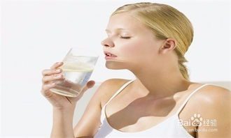 成年女性每天应该喝多少水? 3