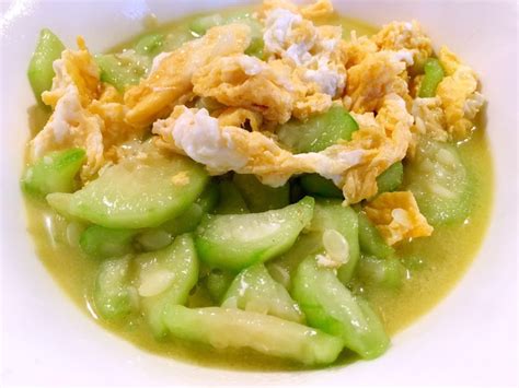 制作丝瓜炒蛋的步骤 3