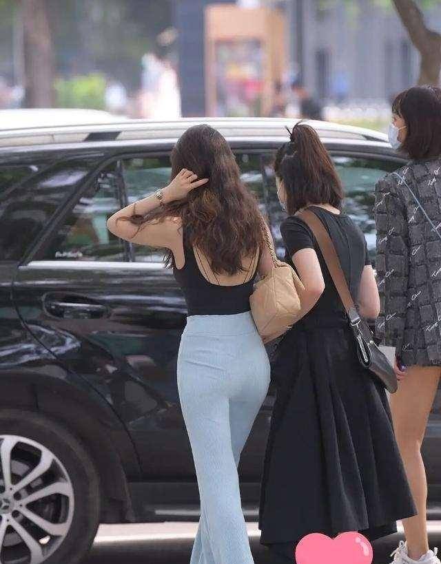 《晚安森林》游戏中如何更换猫酱的穿搭？ 1