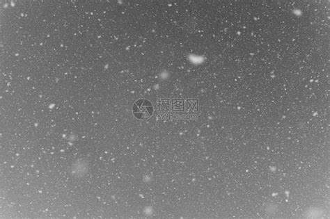 寒冷程度是否影响雪花大小:解析下雪天气与雪花尺寸的关系 2