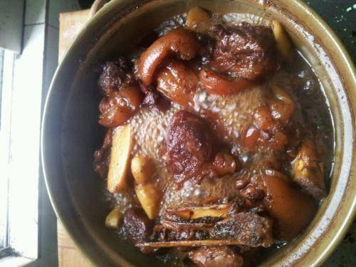 家常炖猪蹄的美味制作秘籍 1