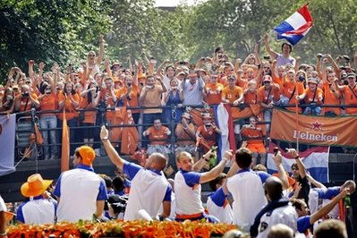 阿姆斯特丹时间14点对应北京时间 2