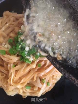 家常美味秘籍:打造香气扑鼻的葱油面 1