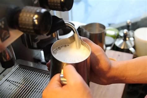 《解锁美味秘诀:打造完美奶泡的《可口咖啡》指南》 2