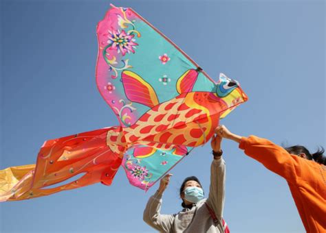 掌握放风筝的正确技巧,让风筝翱翔天际! 3