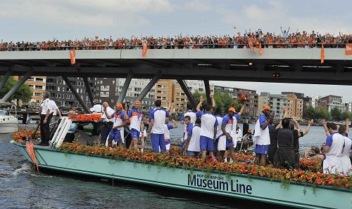 阿姆斯特丹时间14点对应北京时间 1