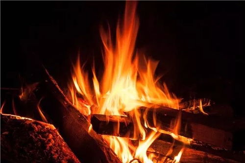 《《无限暖暖》夜晚任务大揭秘:如何在花焰群岛篝火旁拍出“长相思”美照?》 2